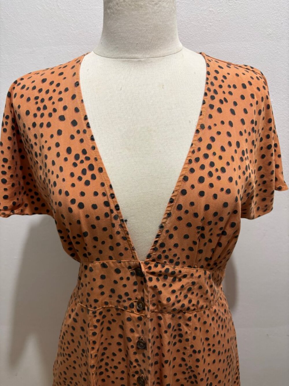 Marine Layer Camila cap sleeve minidress in orange with black dot print - Picture 5 of 10